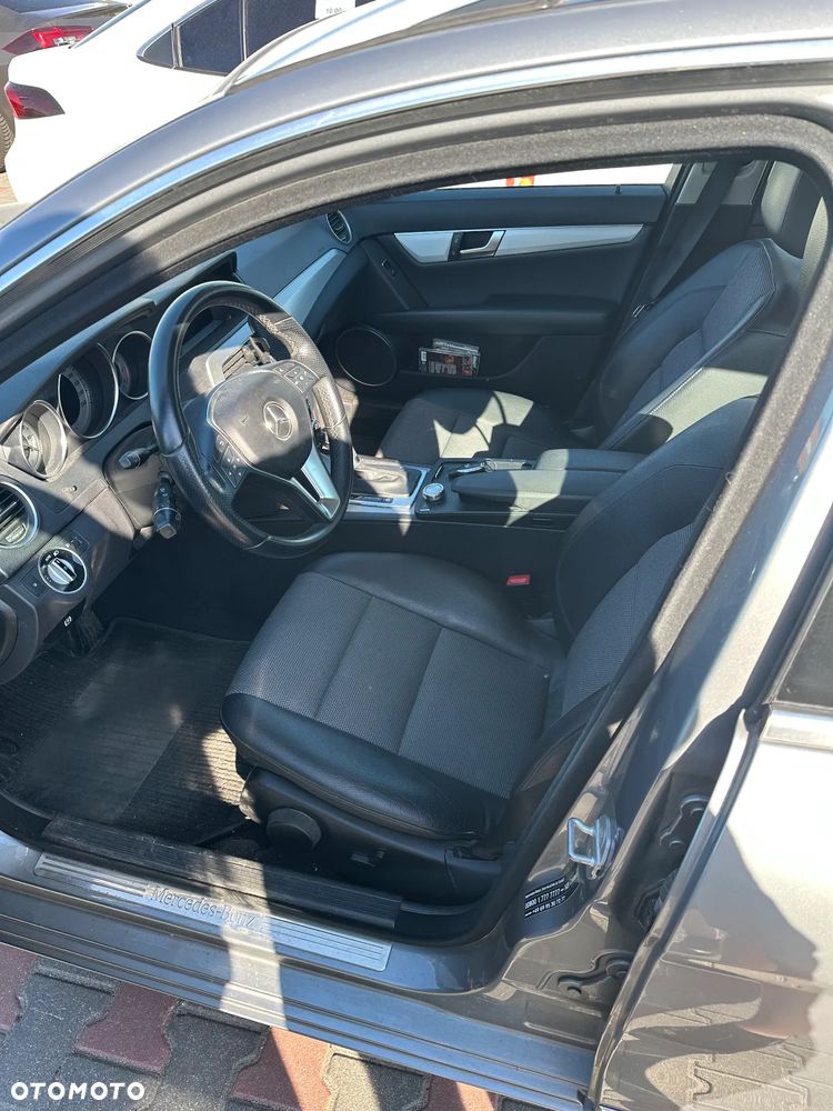 Mercedes-Benz Klasa C 180 CGI Automatik BlueEFFICIENCY Avantgarde - 13