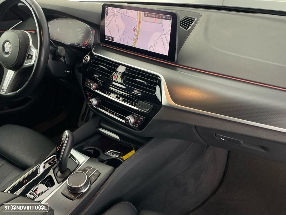 BMW 520 d Pack Desportivo M Auto - 24