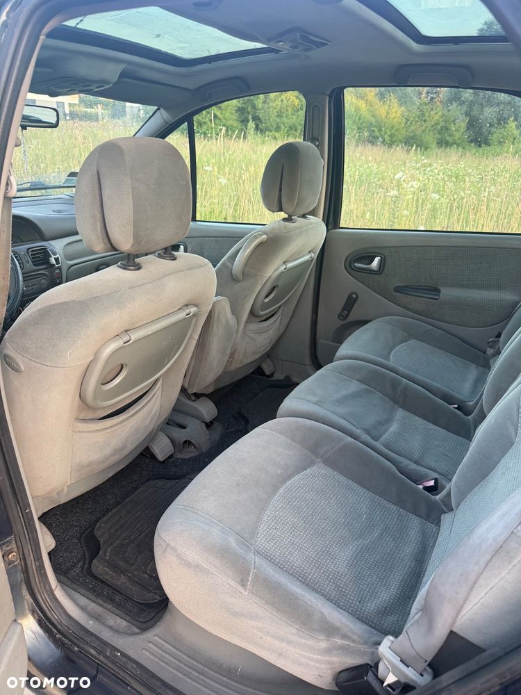 Renault Scenic 1.9 dCi Authentique - 12
