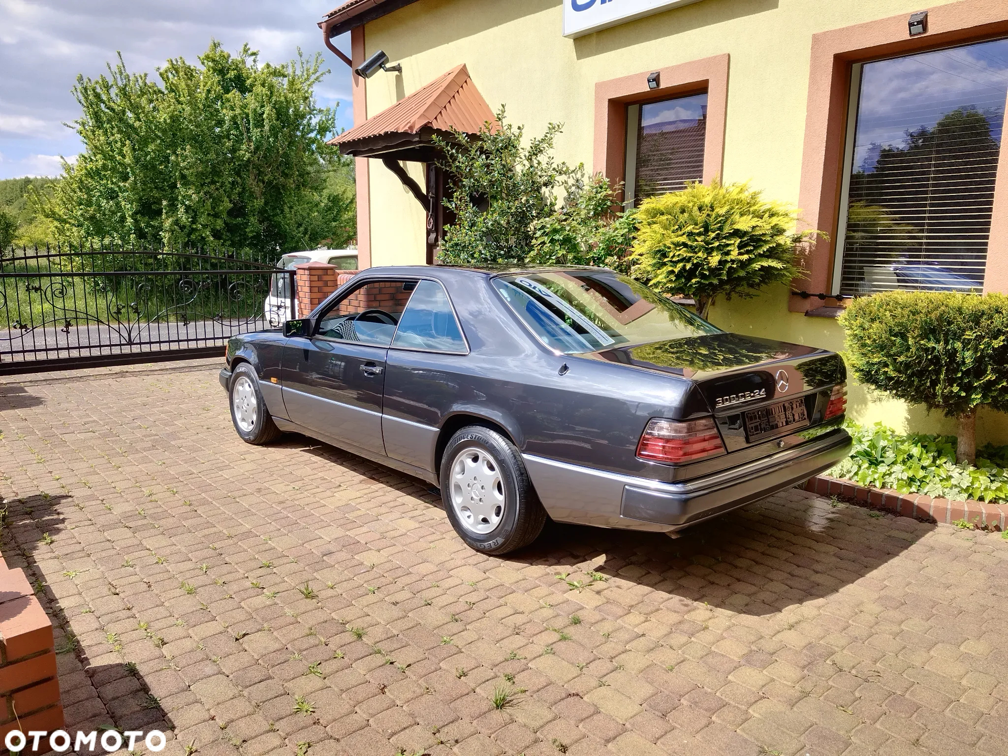 Mercedes-Benz W124 (1984-1993) - 25