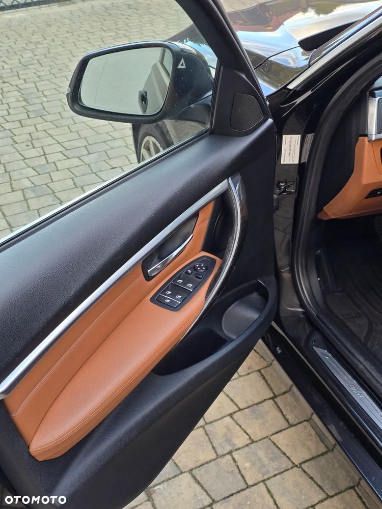 BMW Seria 3 330i xDrive Luxury Line - 13