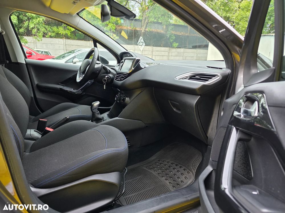 Peugeot 208 1.2 L PureTech Style - 12