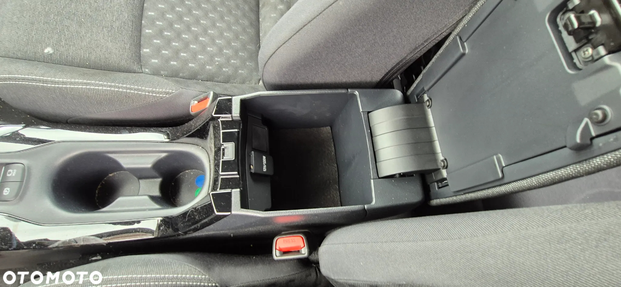 Toyota Corolla 1.8 Hybrid Active - 25