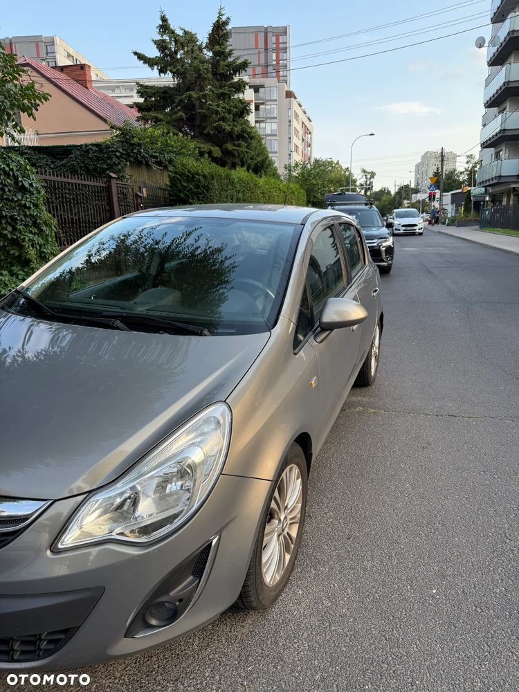 Opel Corsa 1.4 16V Cosmo - 3