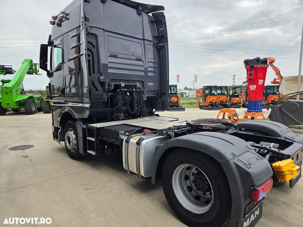 MAN TGX 18.510, 2023,126.353, AUTOMATA+RETARDER, 2 paturi, Cab inalta si lata cu SPOILERE, KIT BASCULARE, FRIGIDER, rulata in GERMANIA, Carte Identitate RAR, rezervor 600l aluminiu, volan piele, CA NOU, posibilitate leasing 4 ani-PROMOTIE 66.900 EUR+Tva - 9