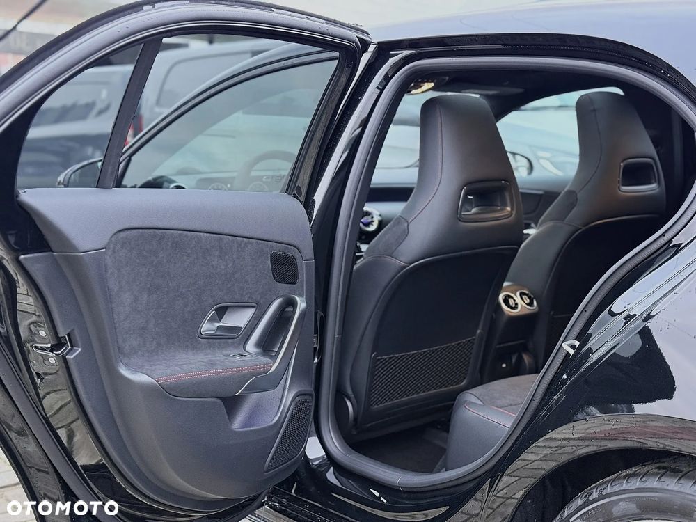 Mercedes-Benz Klasa A 220 4-Matic AMG Line 8G-DCT - 12