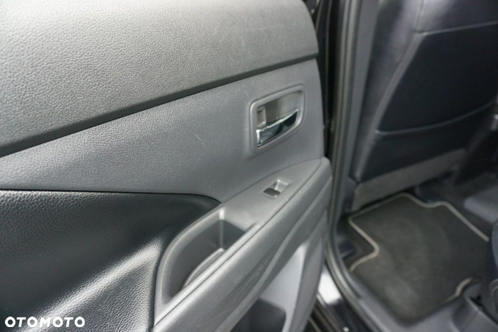 Mitsubishi Outlander - 14