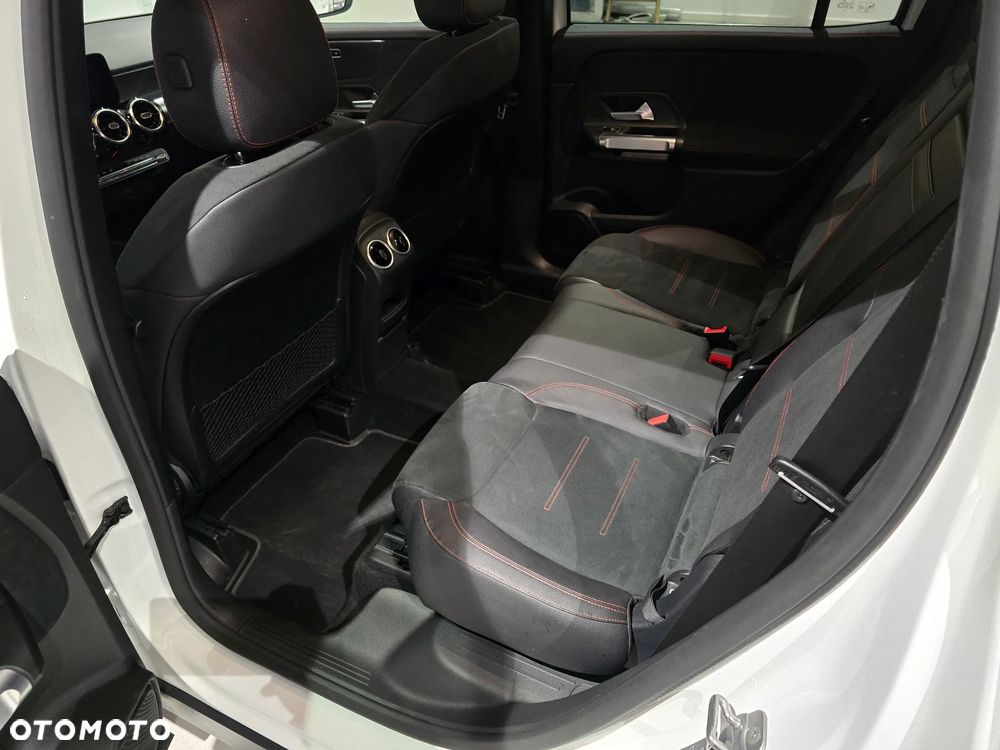 Mercedes-Benz GLB 200 4Matic 8G-DCT AMG Line - 12