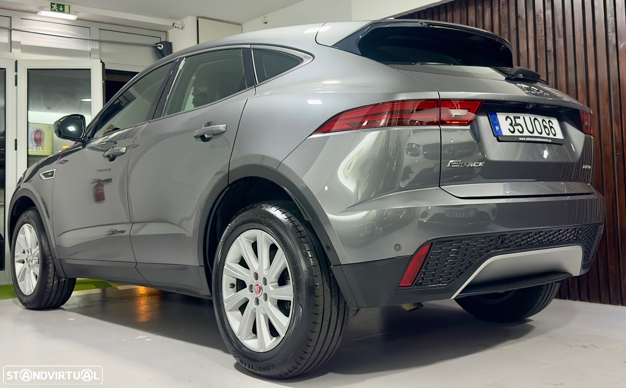 Jaguar E-Pace 2.0 i4D R-Dynamic S - 5