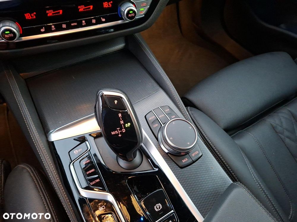 BMW Seria 5 530e xDrive M Sport sport - 16