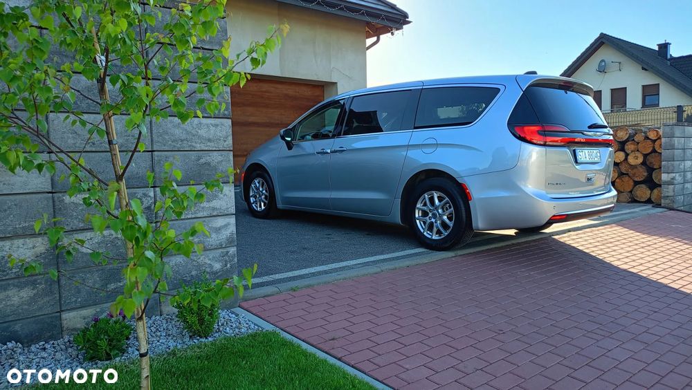 Chrysler Pacifica - 16