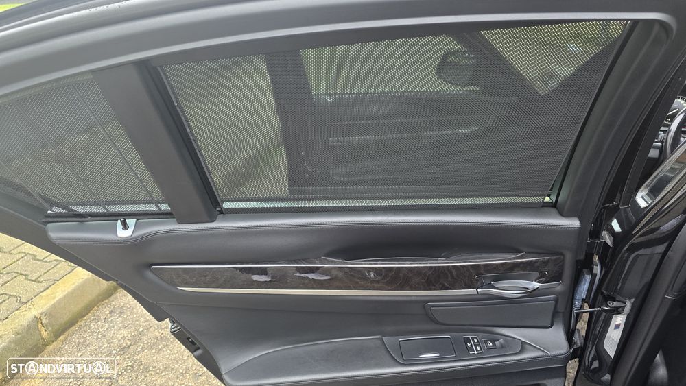 BMW 740 d Pack M - 22