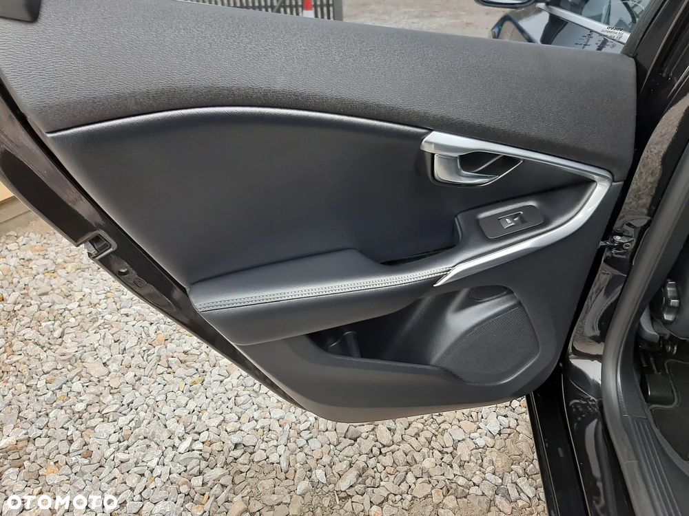 Volvo V40 D3 Geartronic RDesign - 27