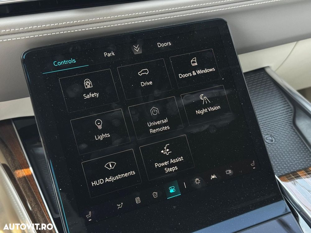 Cadillac Escalade - 34