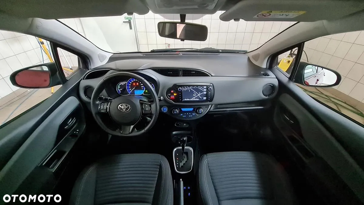 Toyota Yaris Hybrid 100 Dynamic - 14