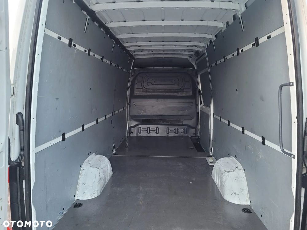 Mercedes-Benz Sprinter - 11