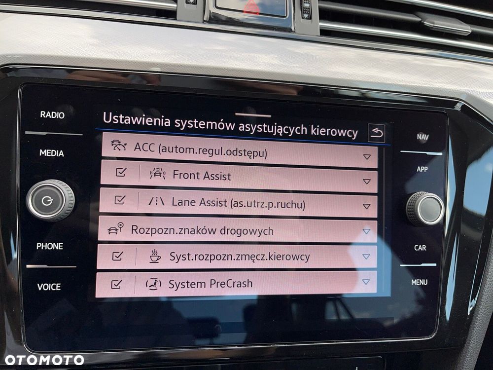 Volkswagen Passat - 34