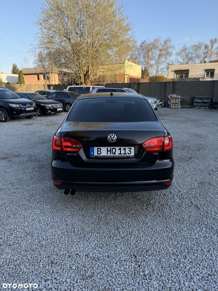 Volkswagen Jetta - 5
