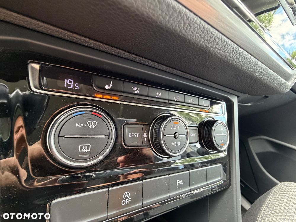 Volkswagen Touran - 14