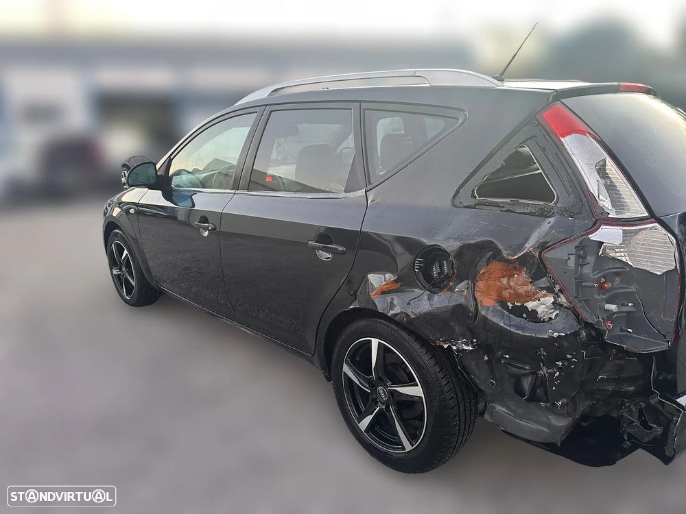 KIA Cee‘d SW 1.6 CRDi 115 cv de 2008 para peças - 16