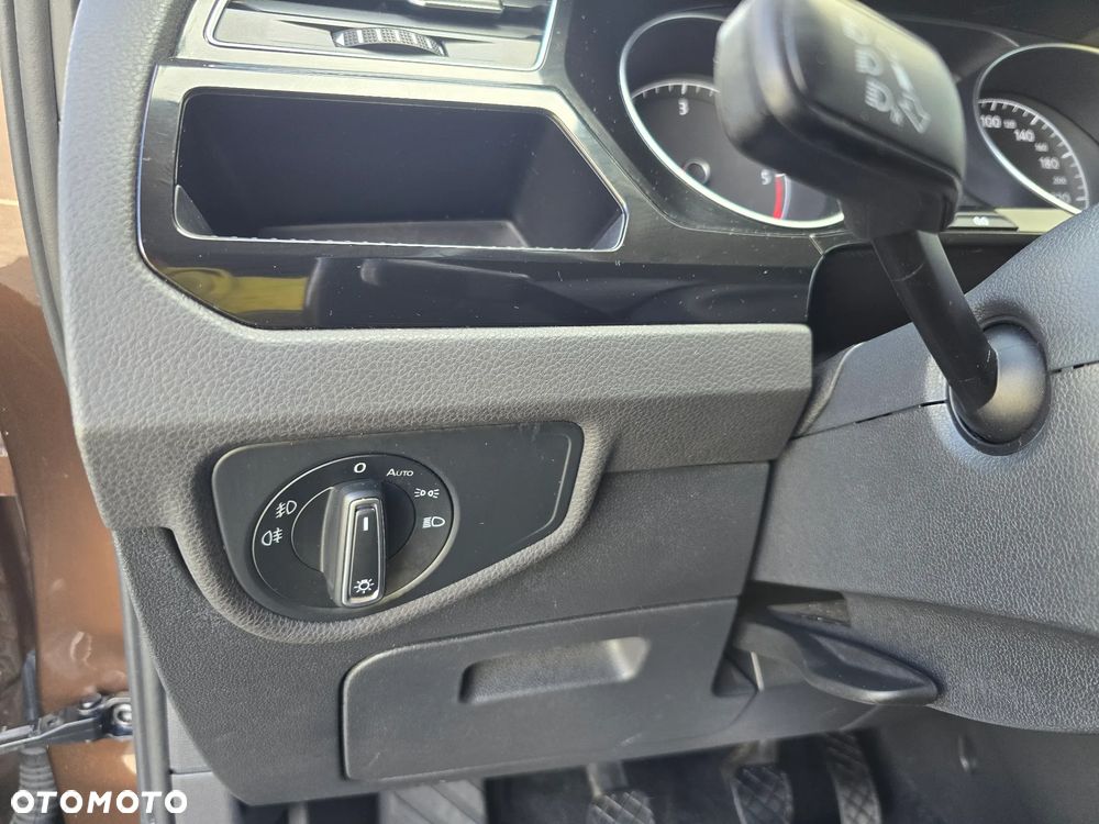 Volkswagen Touran 2.0 TDI SCR Highline - 15