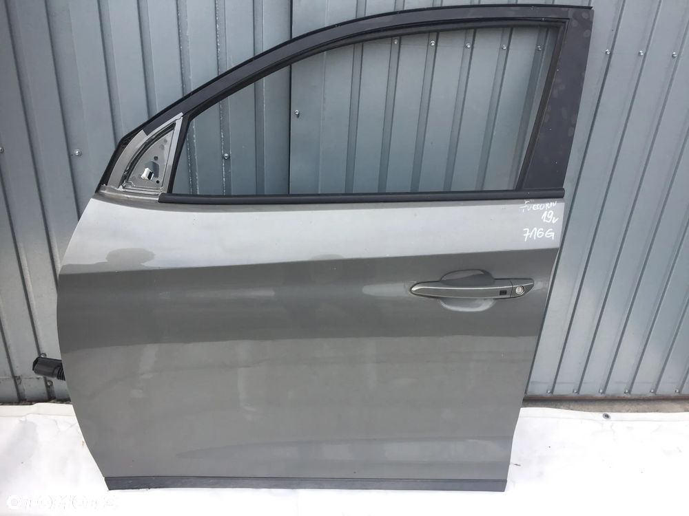 HYUNDAI TUCSON 19R DRZWI LEWE PRZÓD