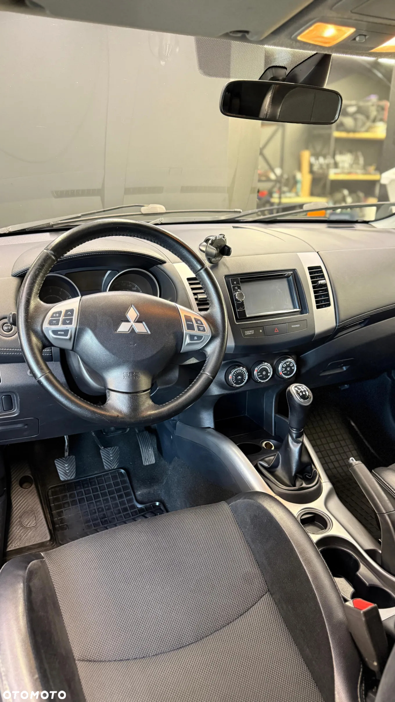 Mitsubishi Outlander 2.0 Intense + NAVI 2WD EU5 - 32