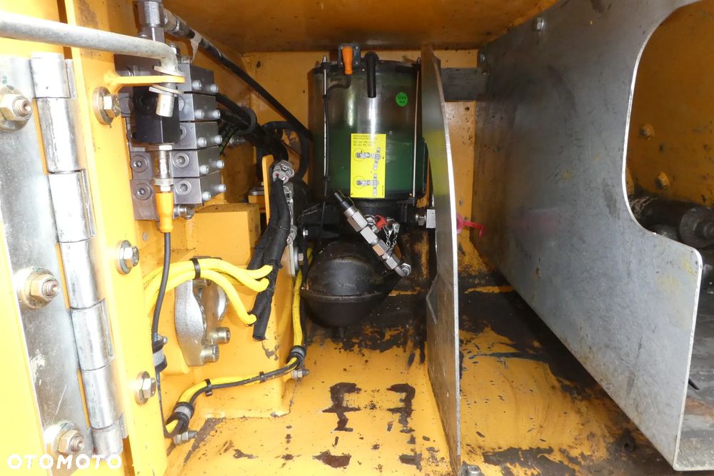 Liebherr R 922 SPROWADZONY - 23