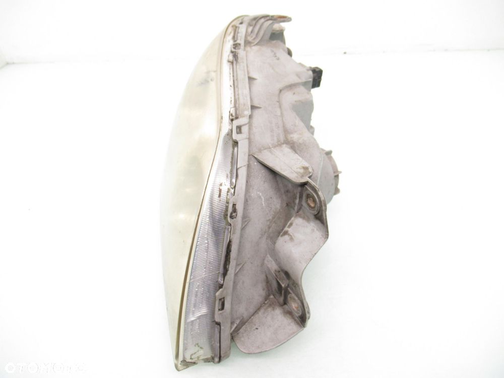 LAMPA PRAWA PRZEDNIA KIA CARNIVAL II - 8