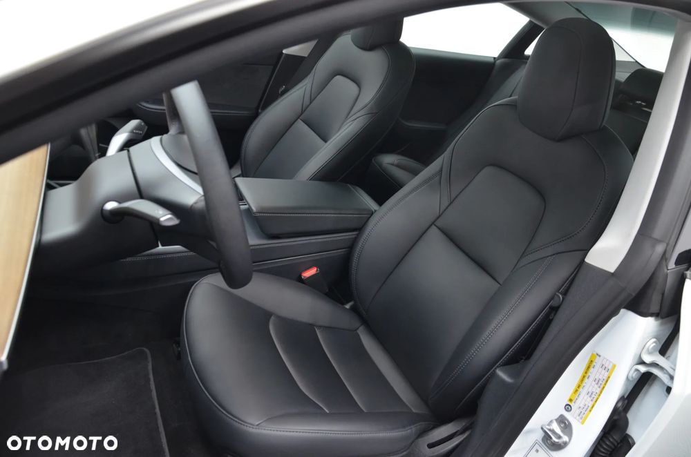 Tesla Model 3 - 10