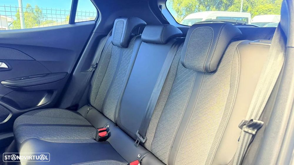 Peugeot 2008 1.2 Hybrid Allure e-DCS6 - 11