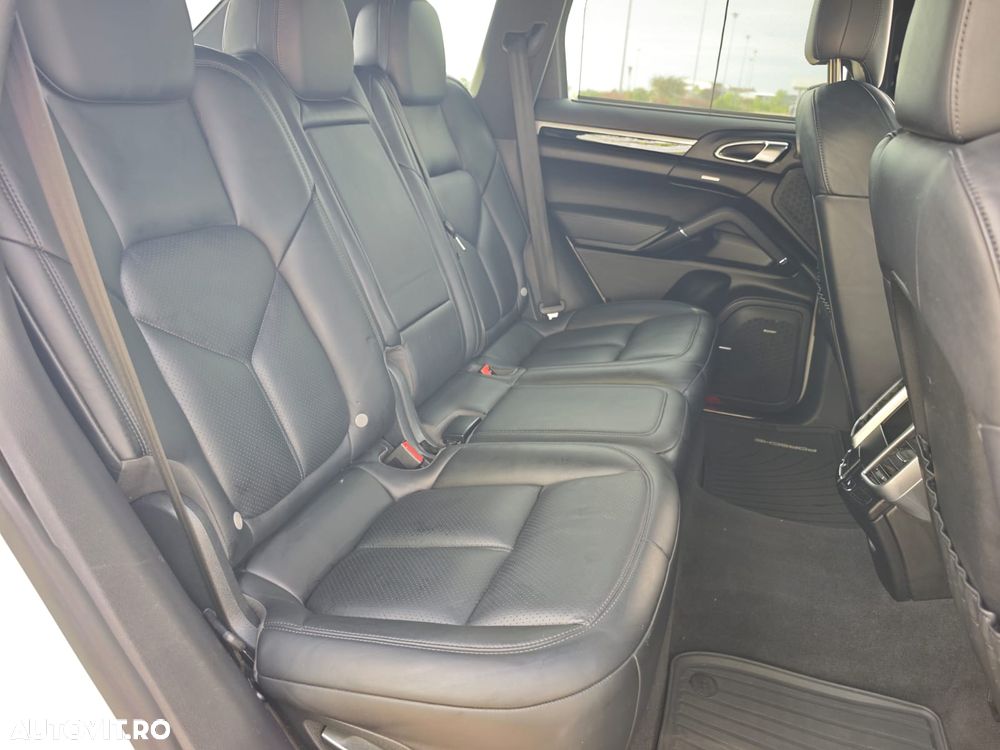 Porsche Cayenne 3.0 L V6 - 32