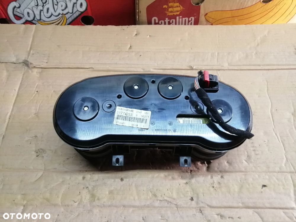 Fiat Bravo II 1.4 T.Jet zestaw startowy komputer Bosch 0261201687 stacyjka 2 klucze immo skrzynki bezpieczników i inne - 25