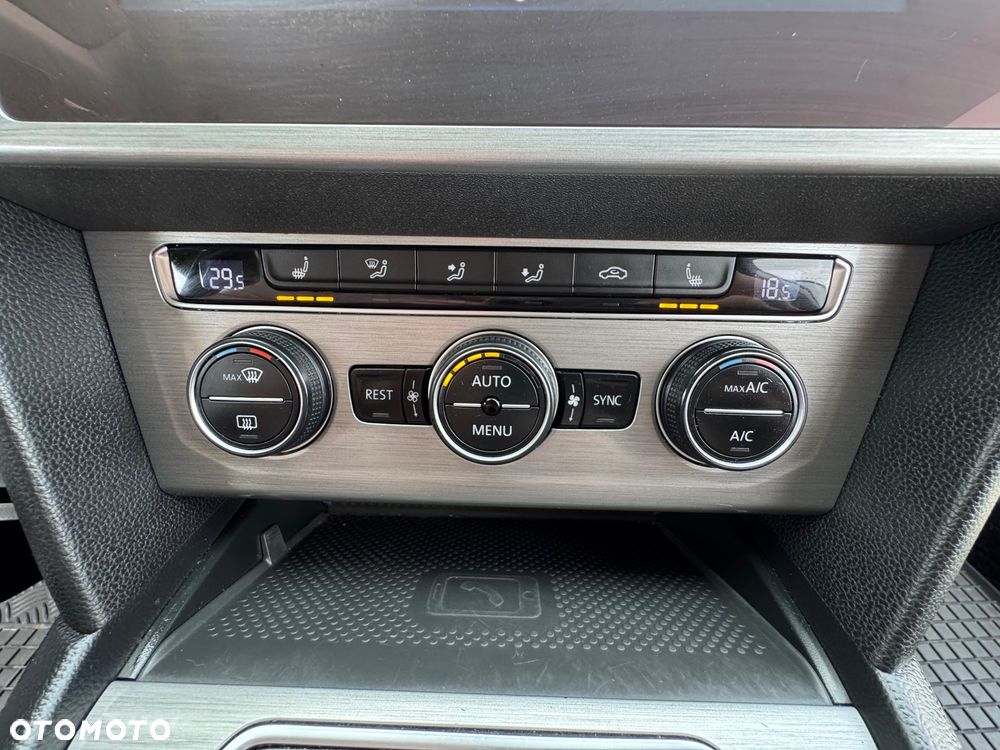Volkswagen Passat - 20