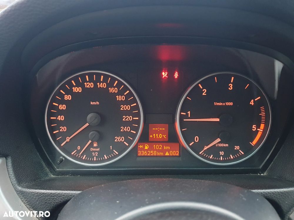 BMW Seria 3 320d DPF Efficient Dynamics Edition - 37