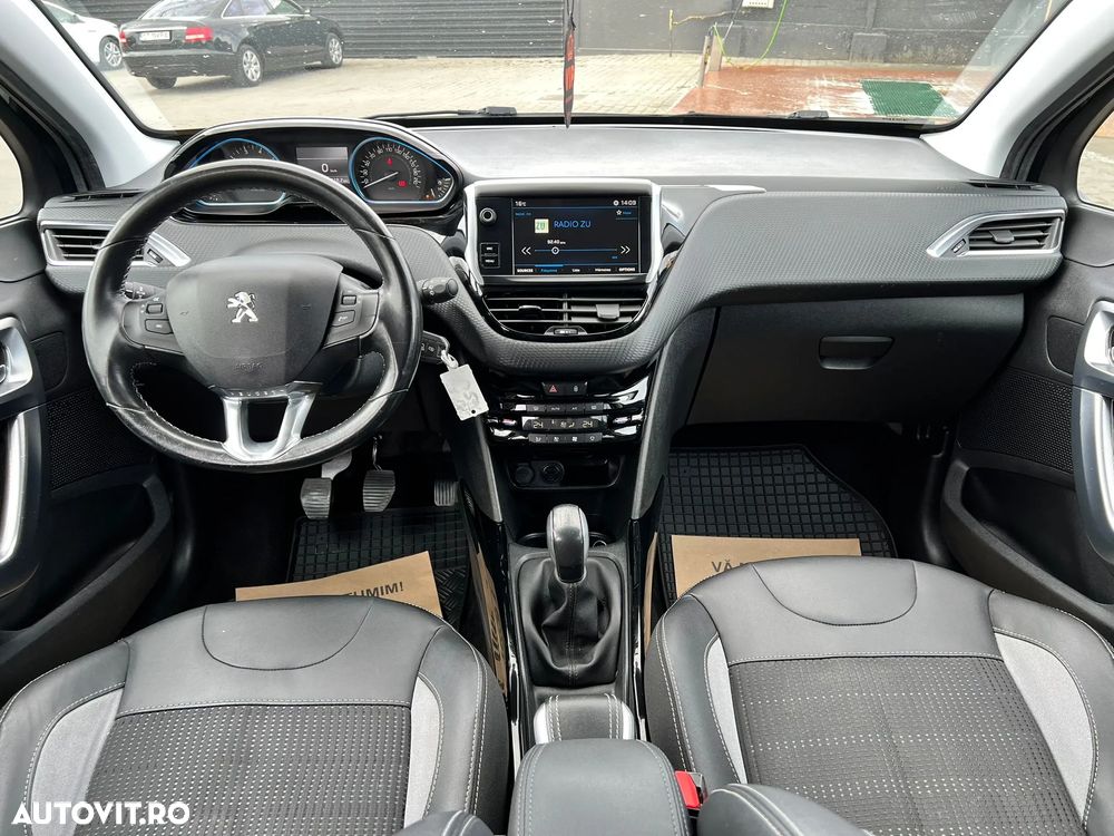 Peugeot 2008 1.2 PureTech Turbo S&S Allure - 6