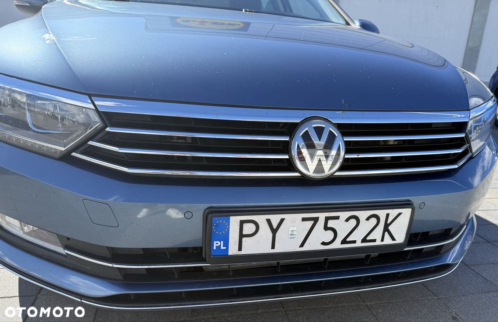 Volkswagen Passat - 1