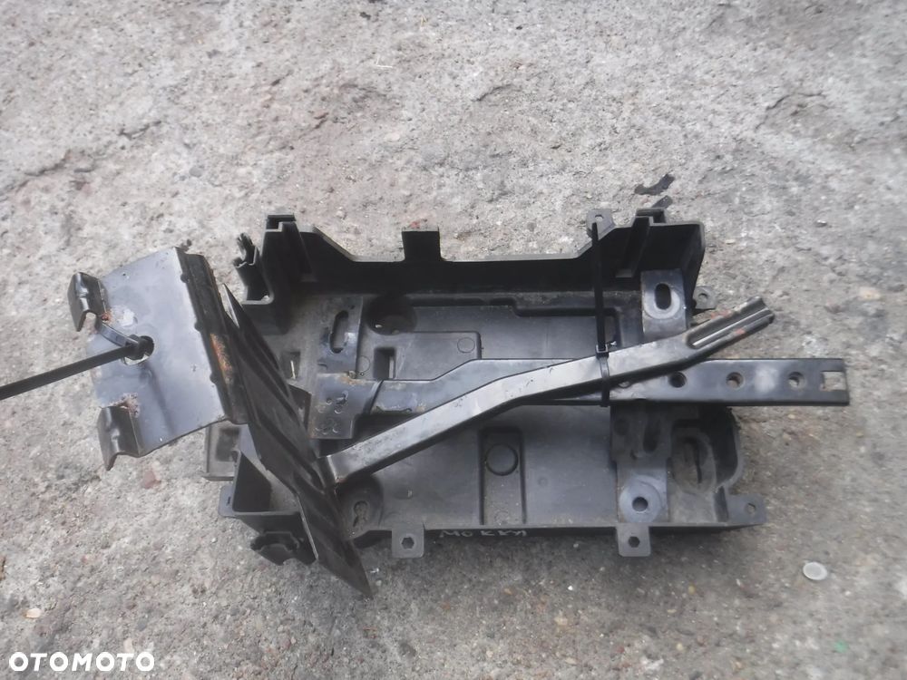 Opel Mokka  12-16 1.6 1.7 CDTI obudowa podstawa akumulatora - 2