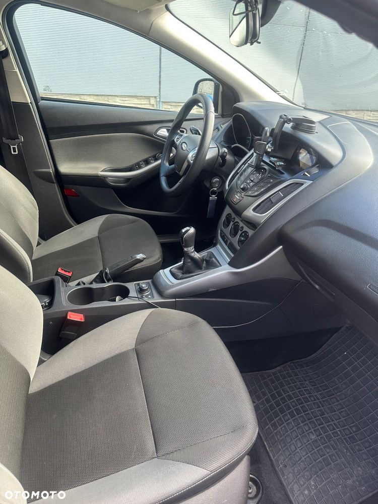 Ford Focus 1.6 Ambiente - 10