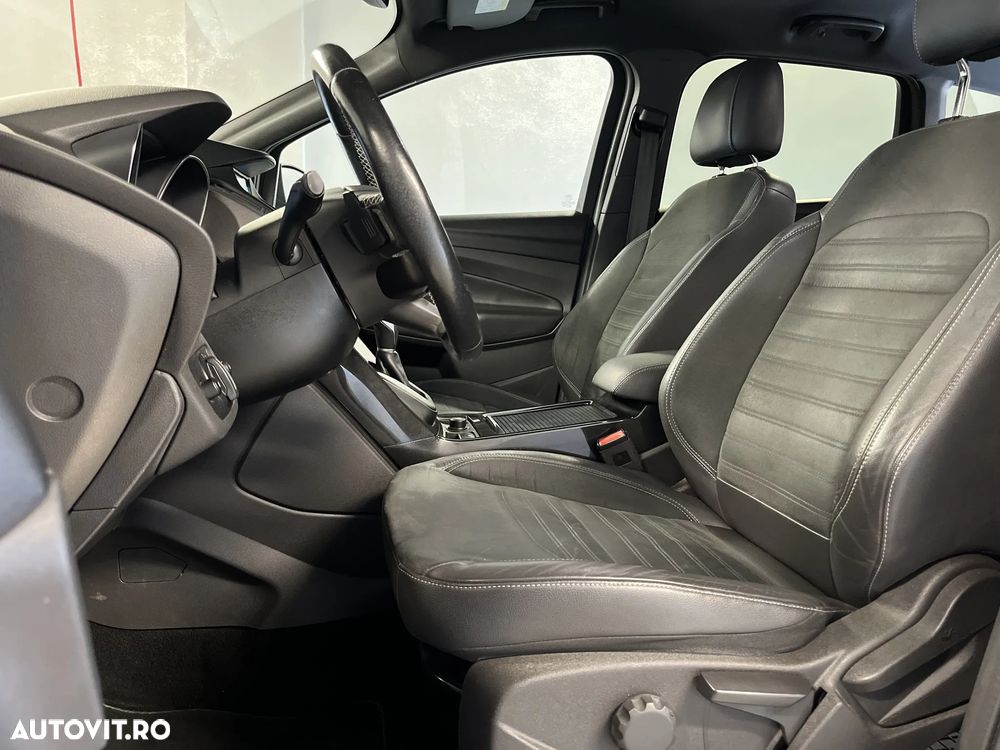 Ford Kuga 2.0 TDCi 4WD Powershift ST-Line - 11