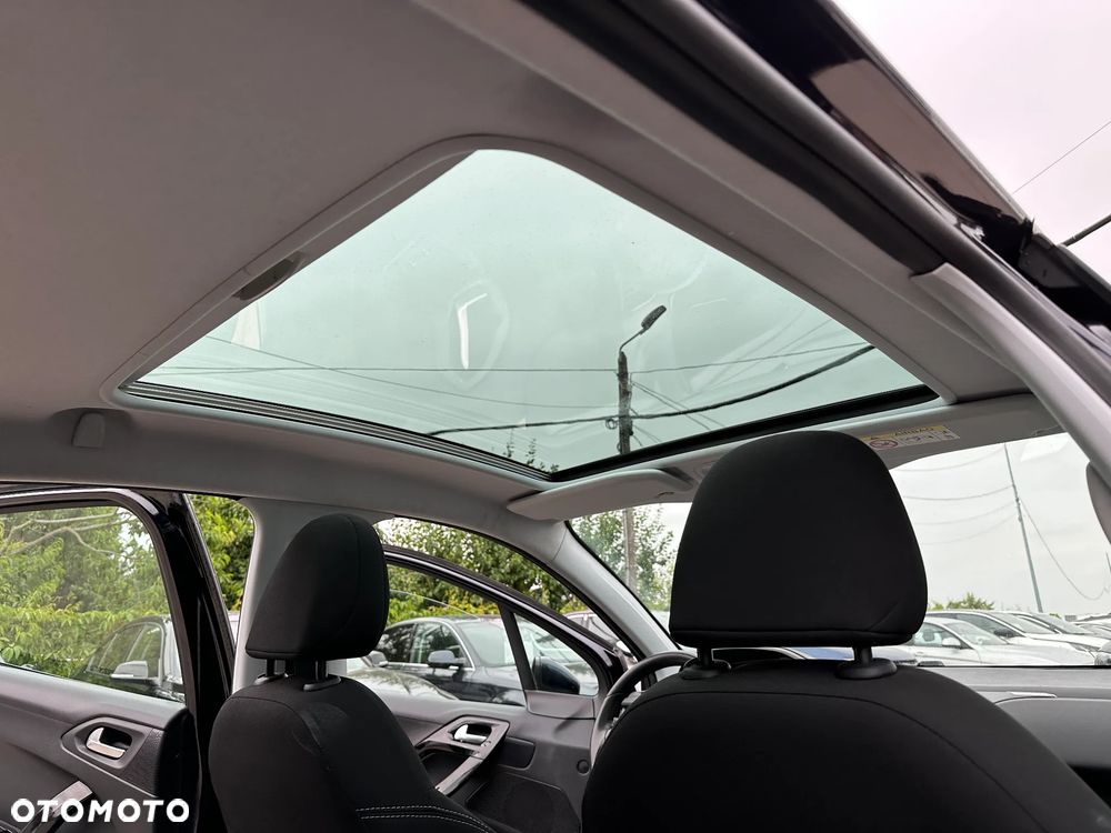 Peugeot 208 - 25