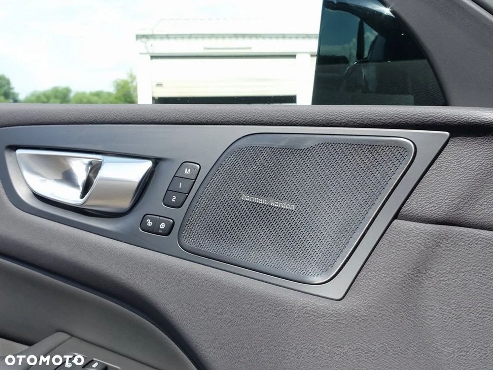 Volvo XC 60 T8 AWD Plug-in Hybrid Plus Black Edition - 14