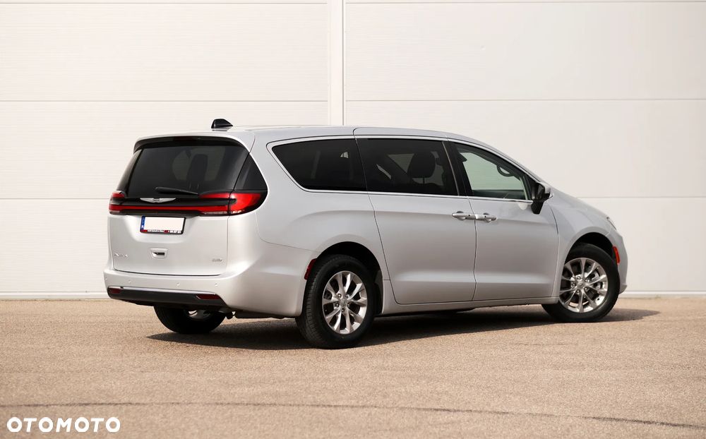 Chrysler Pacifica - 16
