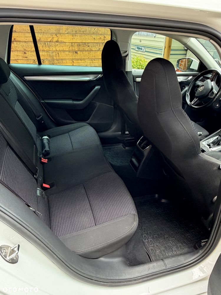 Skoda Octavia 1.8 TSI Ambition DSG - 6