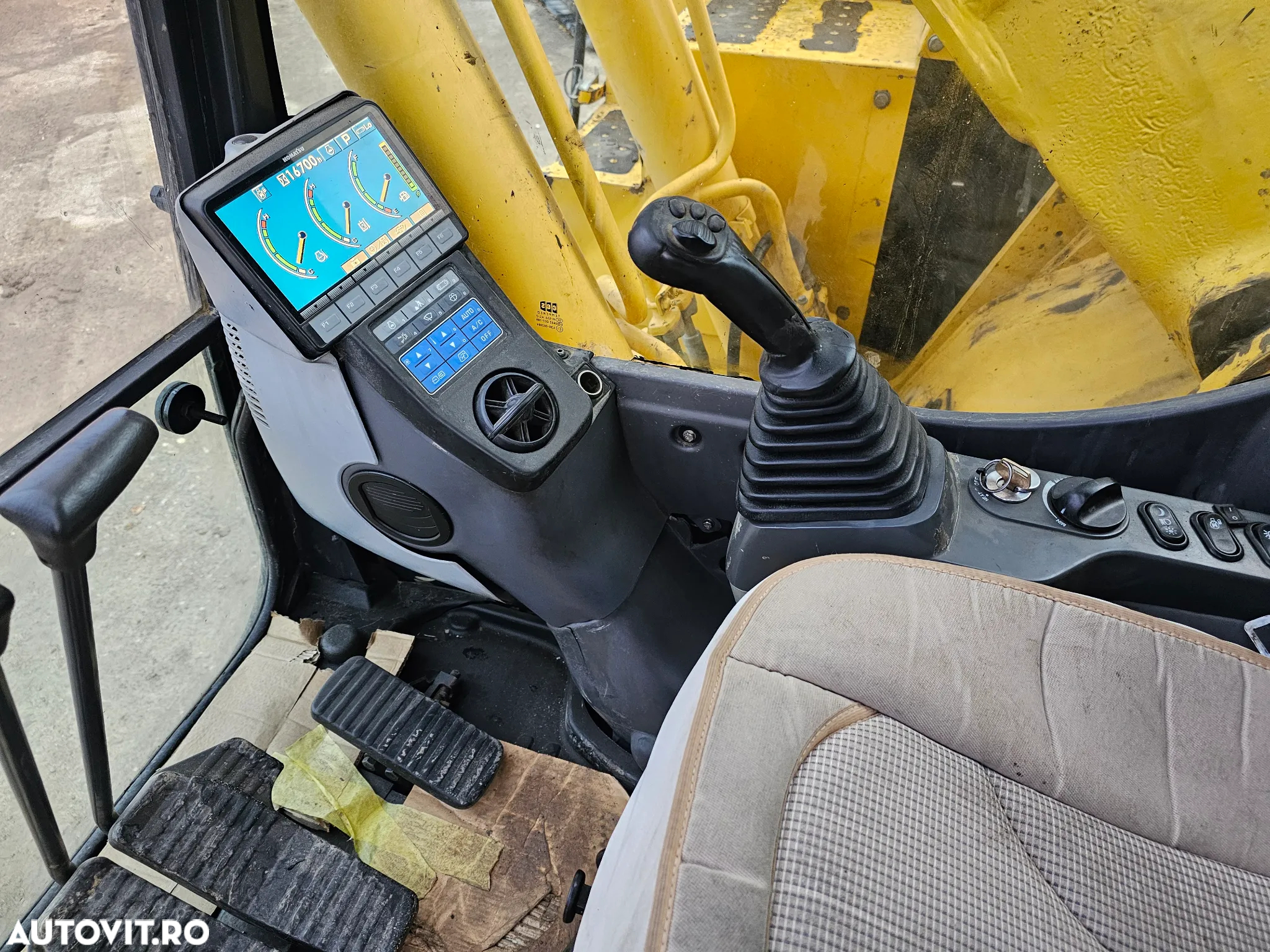 Komatsu PC228 USLC excavator pe senile compact - 9