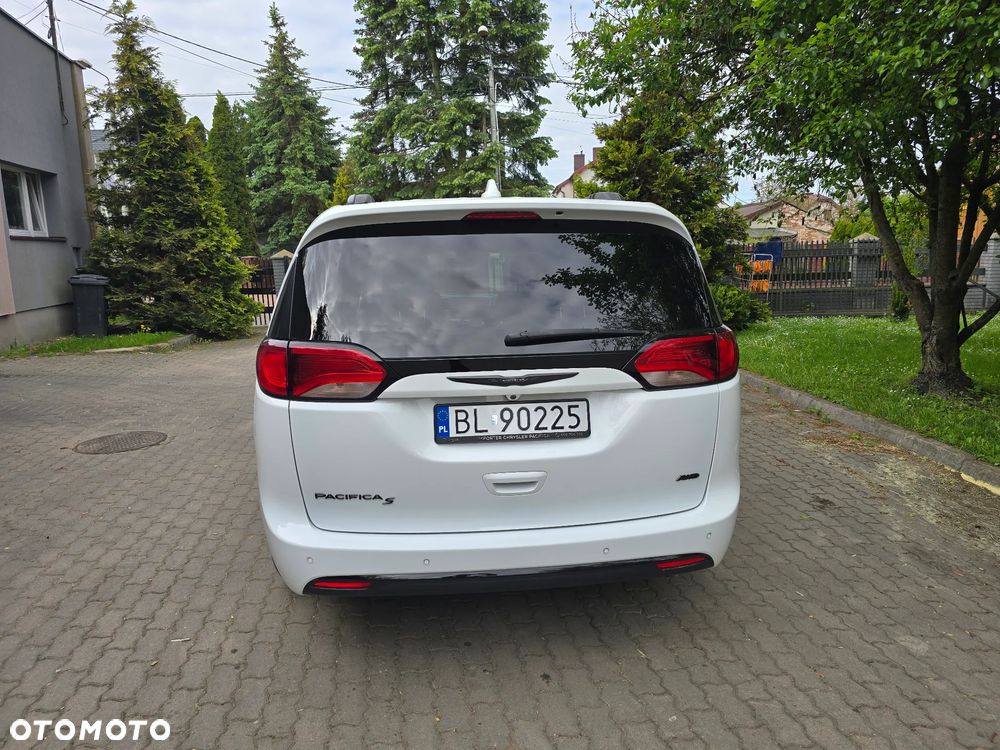 Chrysler Pacifica - 6