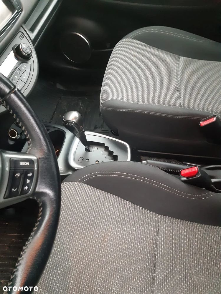Toyota Yaris Hybrid 100 Dynamic - 6