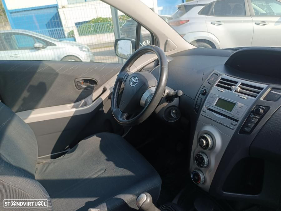 Toyota Auris 1.4 D-4D - 5