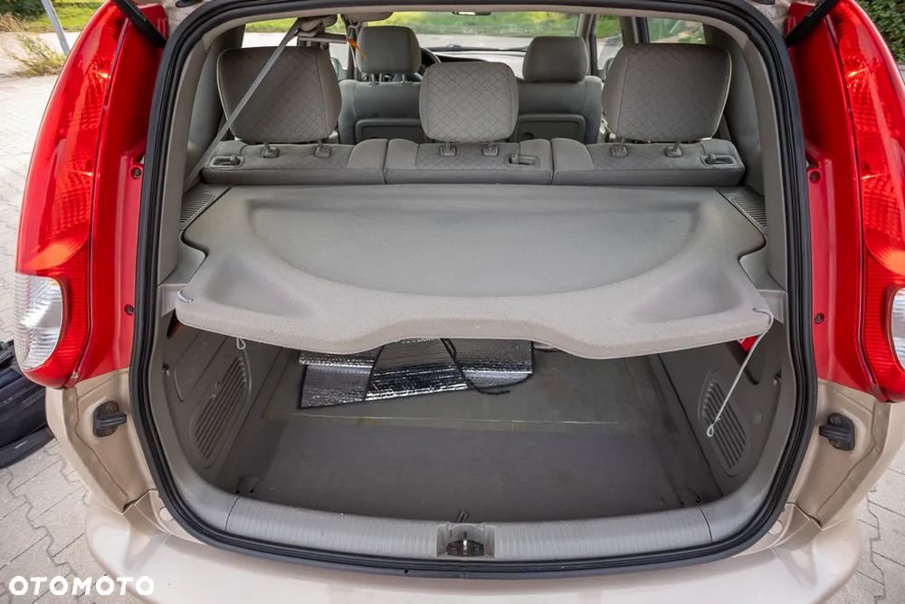 Chevrolet Rezzo 1.6 SE - 18
