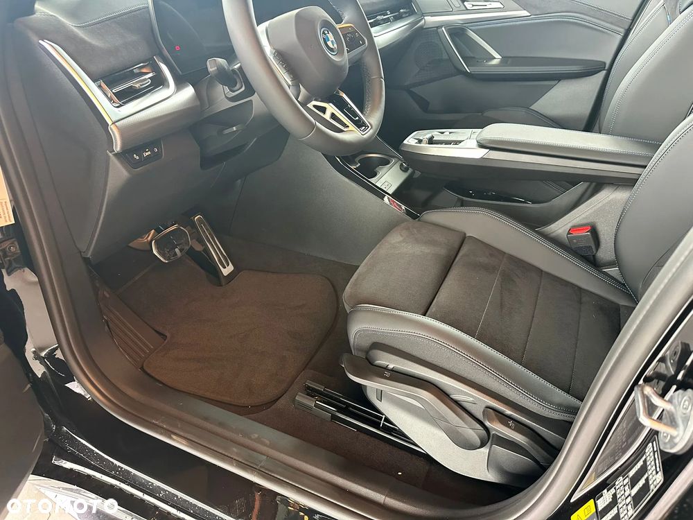BMW iX2 eDrive20 66.5kWh M Sport Edition - 14